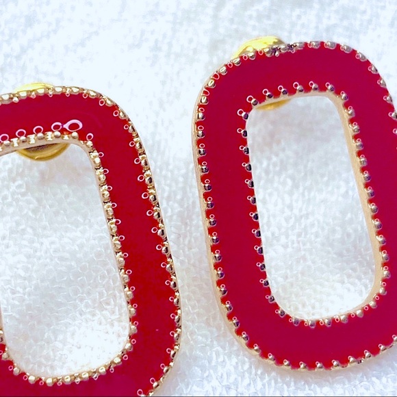 ❣️$25/3❣️ Simple Red Enamel Rectangle Stud Earrings - Picture 3 of 8
